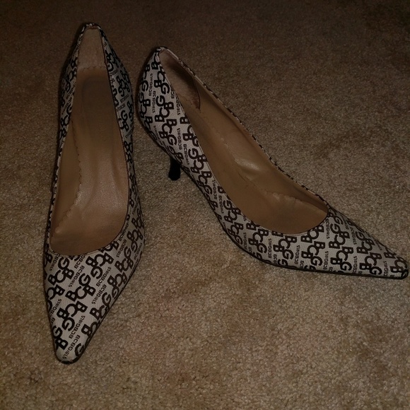 BCBGGirls Logo Brown Tan Short Pointed Heels 7.5 - Picture 2 of 8